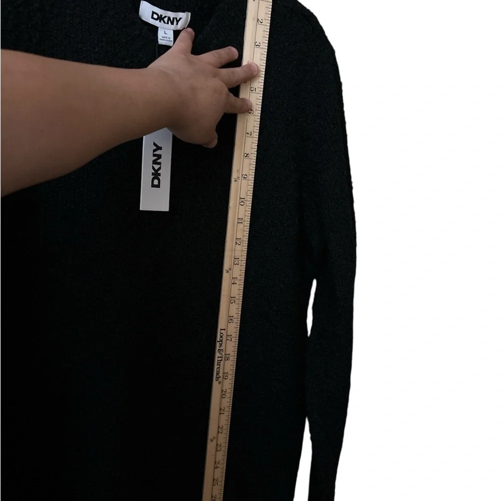 DKNY Men’s, Textured Black Sweater,Size L,NWT,98% Polyester 2% Spandex
